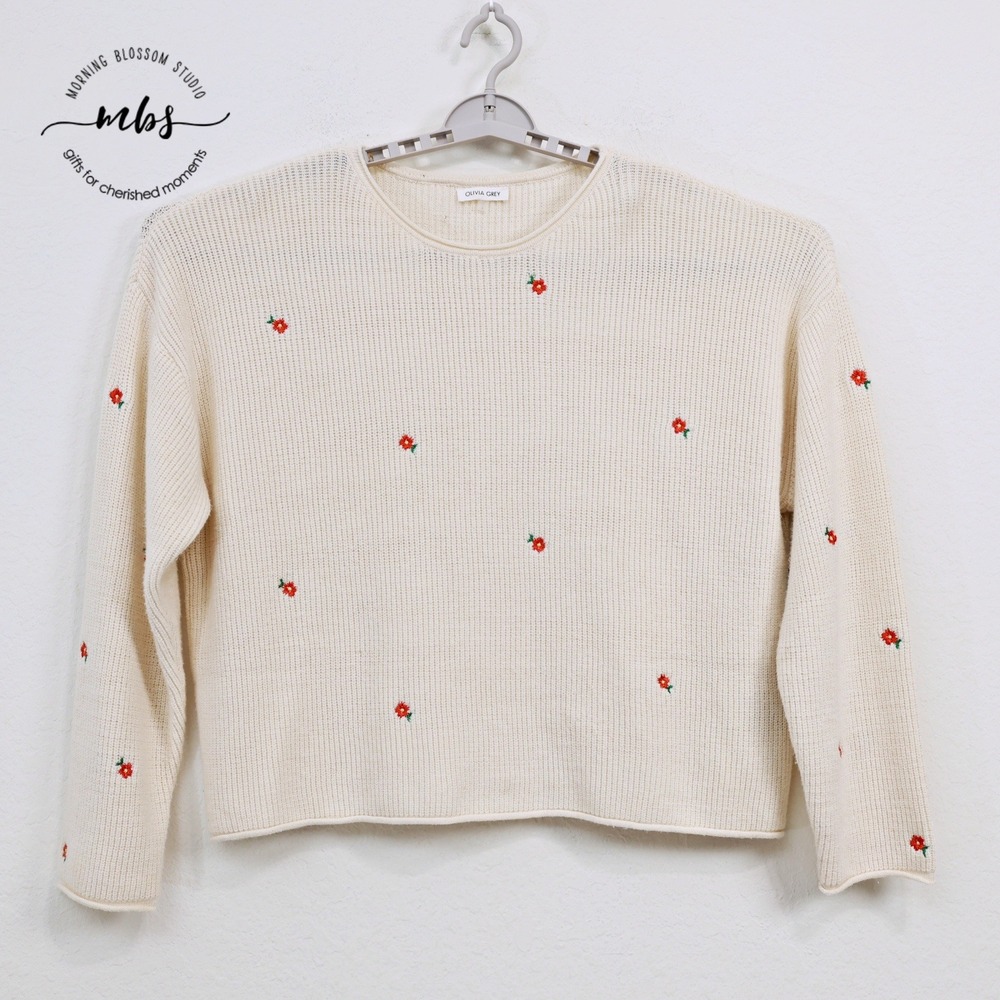 NWT Olivia Grey Floral Embroidered‎ Crew Neck Cottagecore Sweater Cream Women L